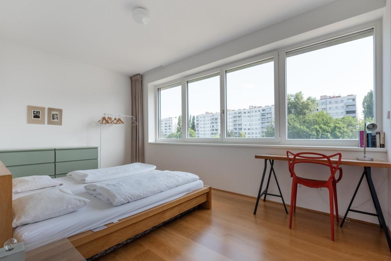 Neu Zentral Und Ruhig An Der U2 / Stadion Appartement *